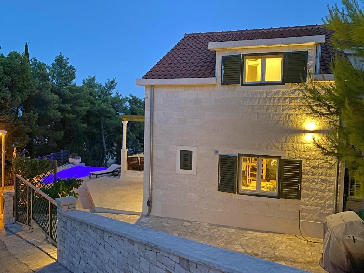 Holiday Home Nevista Sumartin Exterior photo