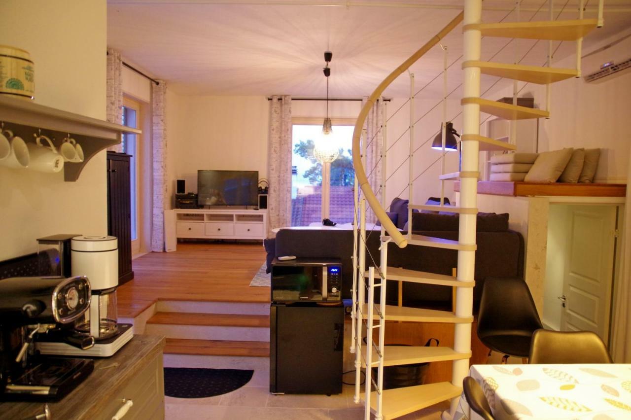 Holiday Home Nevista Sumartin Exterior photo